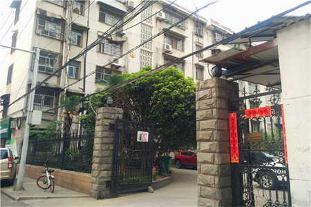 夏楼104路口门面房32w低价急售